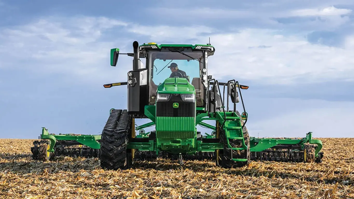 John Deere 8RT 370 tractor studio image