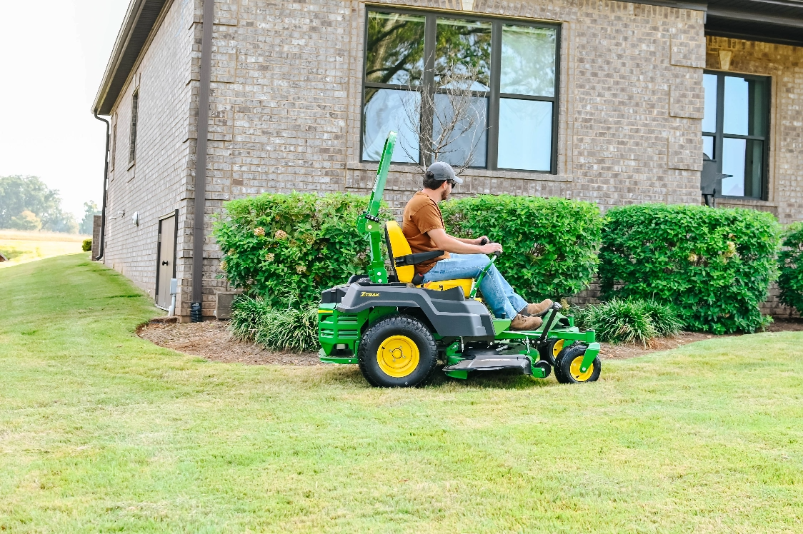 Z900 Series Mowers | John Deere Zero Turns | TriGreen Equipment